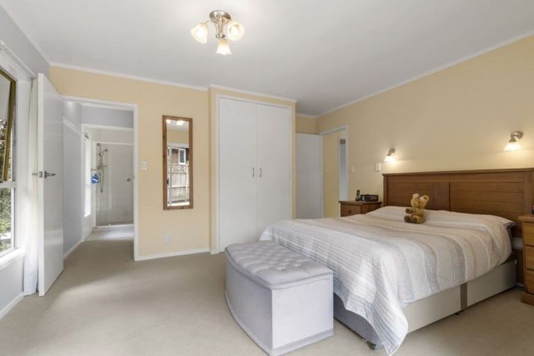 Photo of property in 31 Calman Place, Chatswood, Auckland, 0626