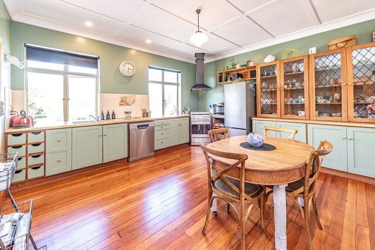 Photo of property in 1 Chester Street, Waverley, 4510