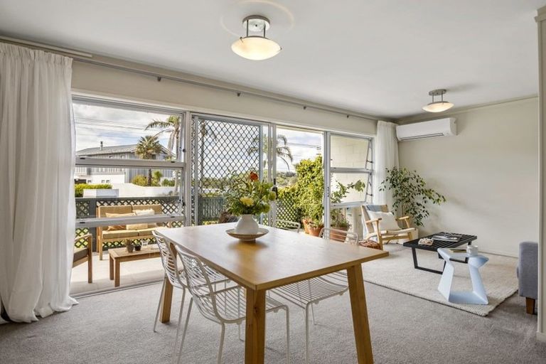 Photo of property in 2/103 Vauxhall Road, Narrow Neck, Auckland, 0624