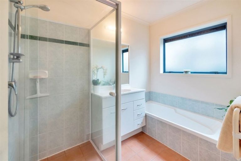 Photo of property in 19 San Pedro Place, Henderson, Auckland, 0612