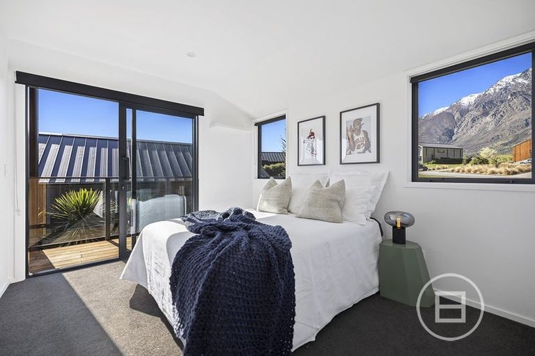 Photo of property in 9 Falconer Rise, Jacks Point, Queenstown, 9371