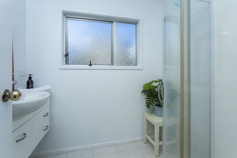 Photo of property in 1/40 Tree View Avenue, Glenfield, Auckland, 0629