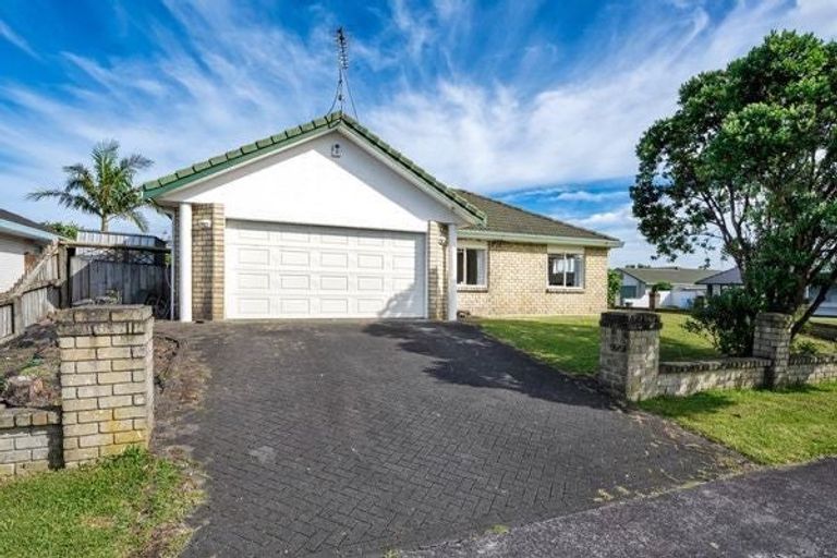 Photo of property in 2 Amadeus Place, Northpark, Auckland, 2013