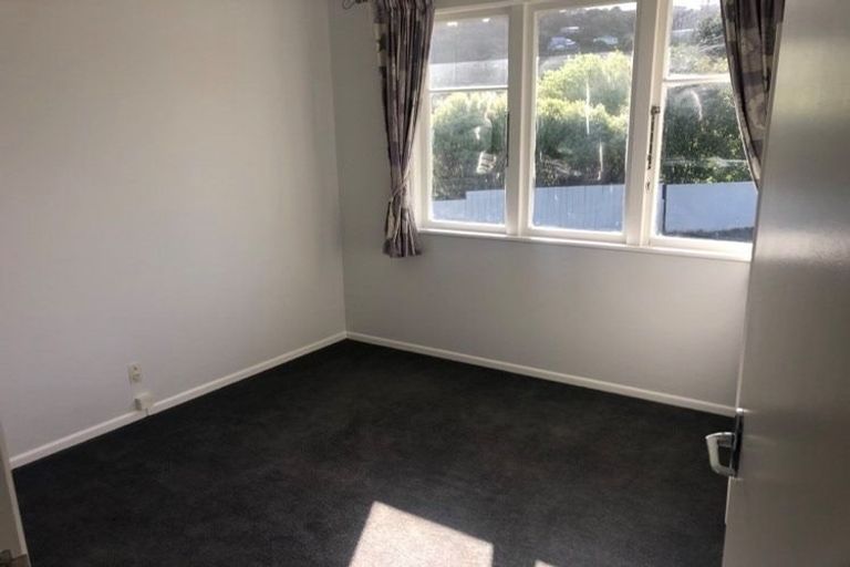 Photo of property in 5 Holly Grove, Maungaraki, Lower Hutt, 5010