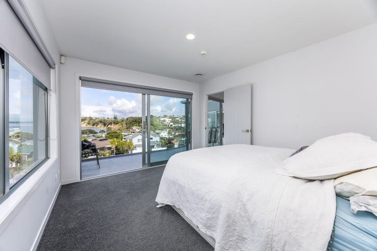 Photo of property in 18 Zita Avenue, Matakatia, Whangaparaoa, 0930