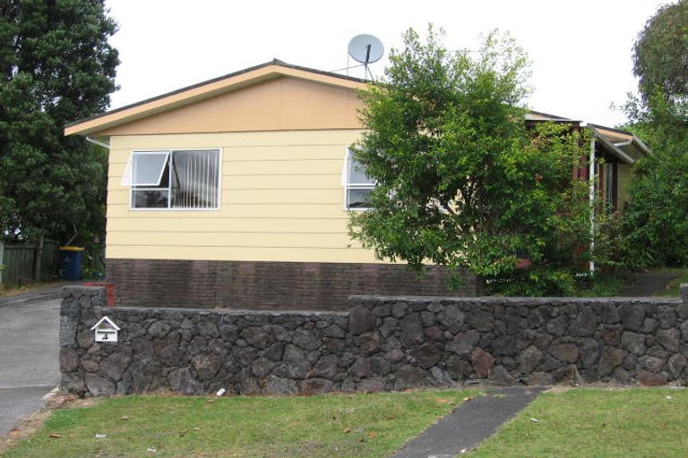 Photo of property in 4 Foyle Place, Glendene, Auckland, 0602