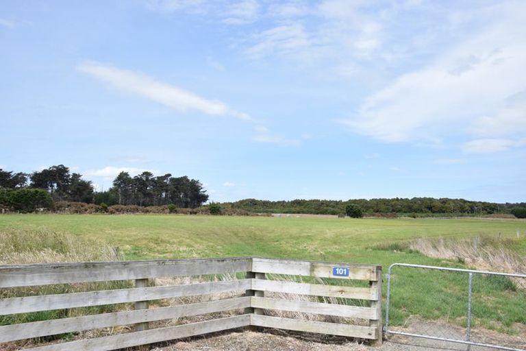 Photo of property in 101 Sunrise Drive, Seaward Bush, Invercargill, 9812