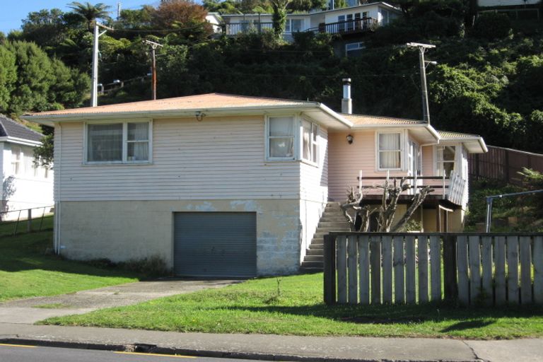 Photo of property in 145 Newlands Road, Newlands, Wellington, 6037