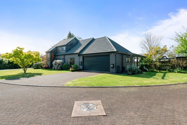 Photo of property in 38 Gemini Place, Kawaha Point, Rotorua, 3010