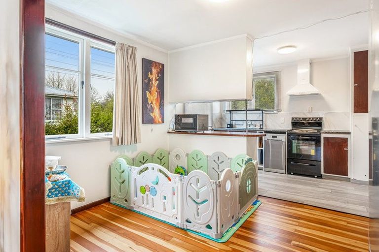 Photo of property in 318 Swanson Road, Henderson, Auckland, 0610