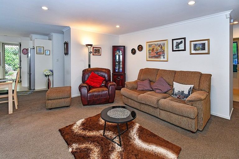 Photo of property in 3/5 Saints Court, Manurewa, Auckland, 2102