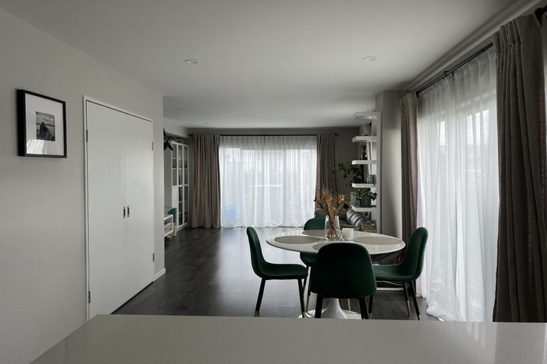 Photo of property in 11 Lumbarda Drive, Kumeu, 0810