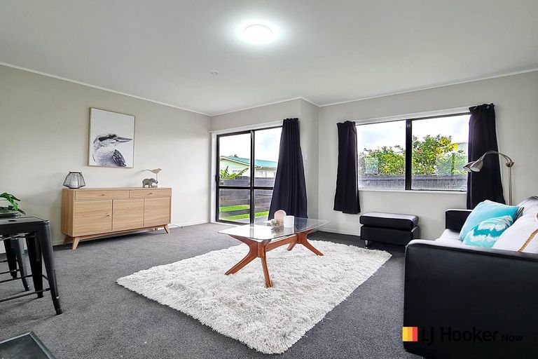 Photo of property in 11a De Bloge Place, Clendon Park, Auckland, 2103