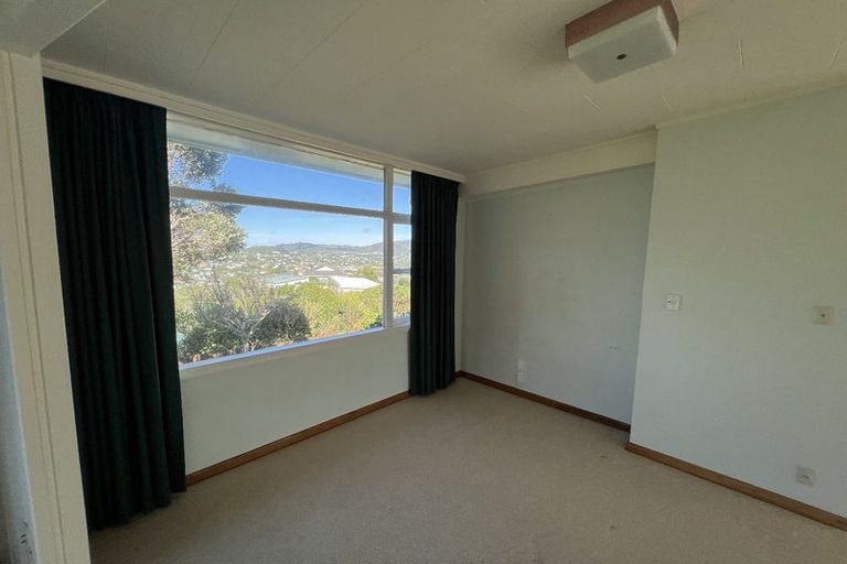 Photo of property in 1 Rajputana Way, Khandallah, Wellington, 6035
