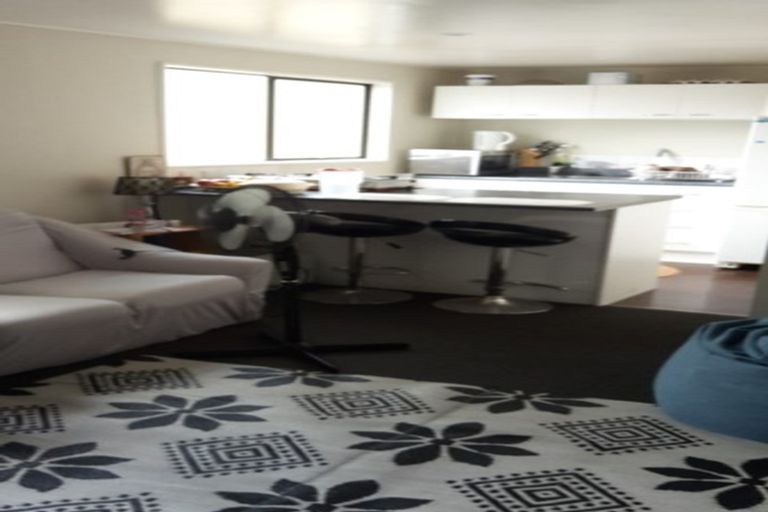 Photo of property in 1/30 Chislehurst Street, Henderson, Auckland, 0612