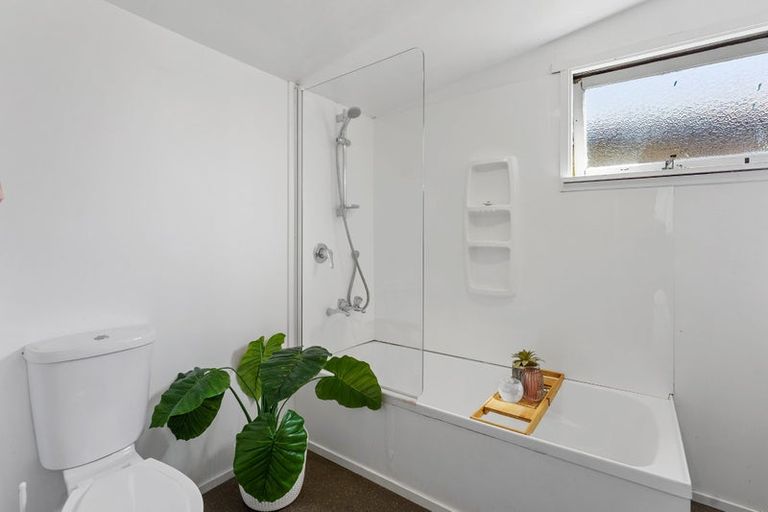 Photo of property in 18 Waimea Road, Waikanae Beach, Waikanae, 5036