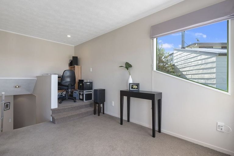 Photo of property in 1/5 Masterton Road, Rothesay Bay, Auckland, 0630