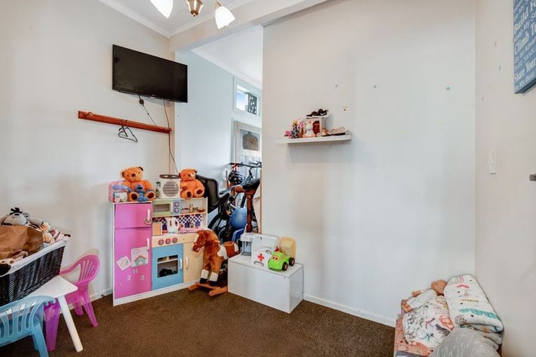 Photo of property in 51a Parakai Avenue, Parakai, 0830