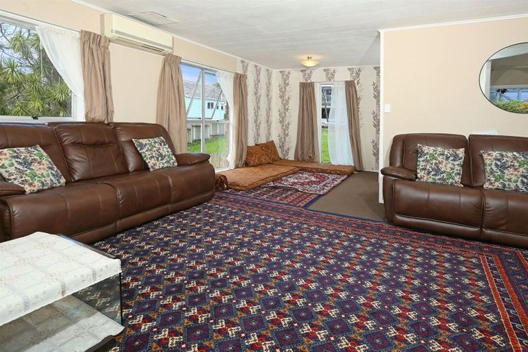 Photo of property in 2/14 Claridge Street, Glen Eden, Auckland, 0602