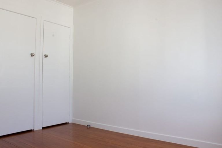 Photo of property in 176 Beach Haven Road, Beach Haven, Auckland, 0626