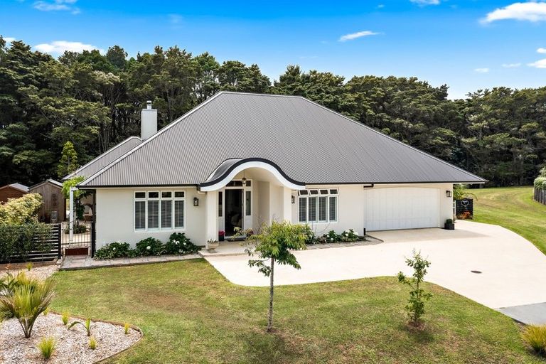 Photo of property in 28 Awanui Crescent, Matakana, Warkworth, 0985