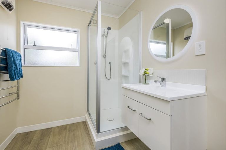 Photo of property in 2/19 Milton Road, Orewa, 0931