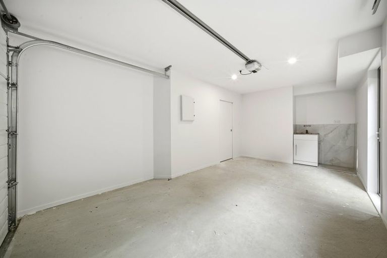 Photo of property in 26e Trojan Crescent, New Lynn, Auckland, 0600