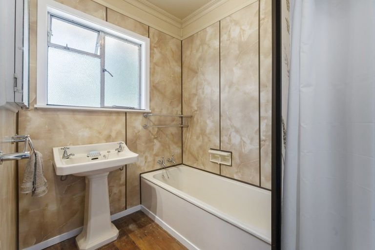 Photo of property in 67 Kawiu Road, Levin, 5510