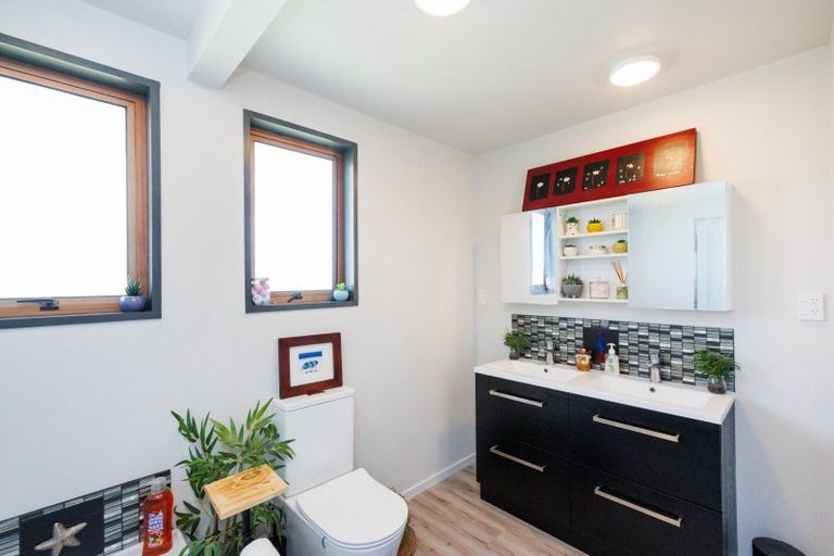 Photo of property in 16 Dunk Place, Milson, Palmerston North, 4414