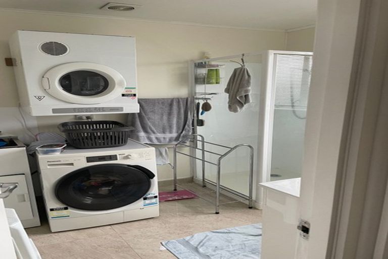 Photo of property in 1/25 Regency Place, Sunnynook, Auckland, 0632
