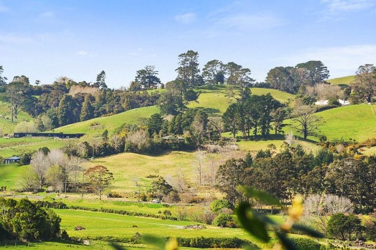 Photo of property in 233 Whitehills Road, Waitoki, Silverdale, 0994