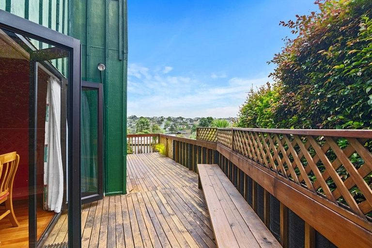 Photo of property in 2/58 Glencoe Road, Browns Bay, Auckland, 0630