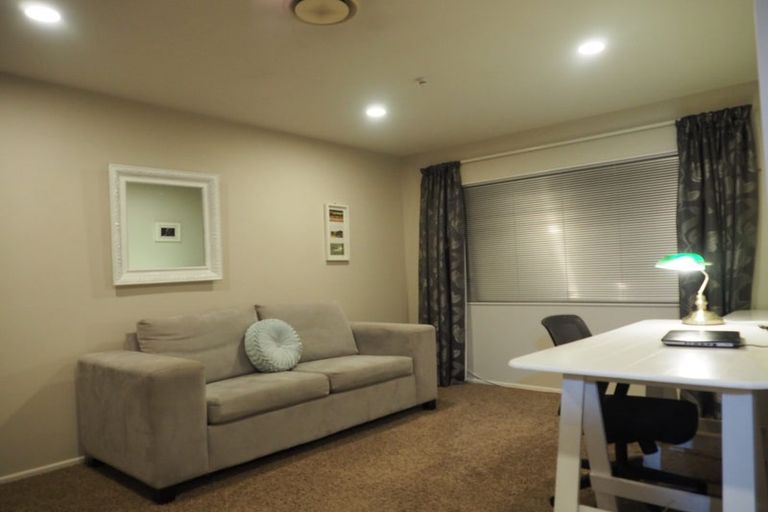 Photo of property in 8 Amner Place, Bluff Hill, Napier, 4110