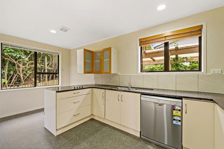 Photo of property in 64 Sunvue Road, Glen Eden, Auckland, 0602
