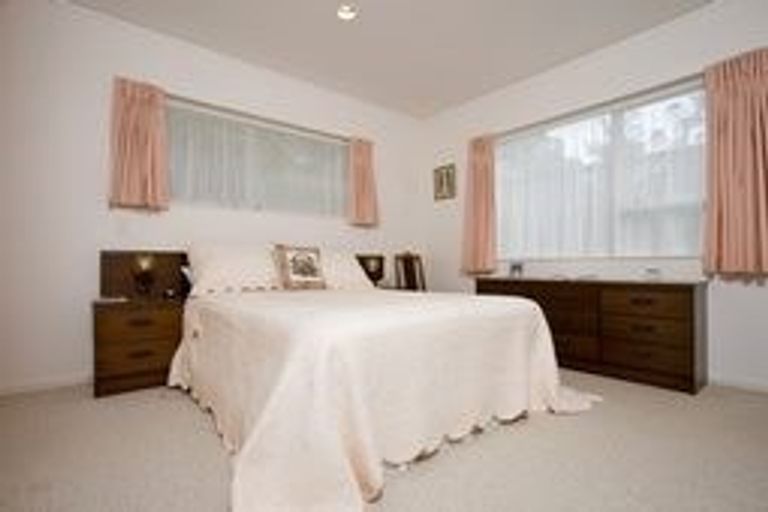 Photo of property in 12 Carl Place, Unsworth Heights, Auckland, 0632