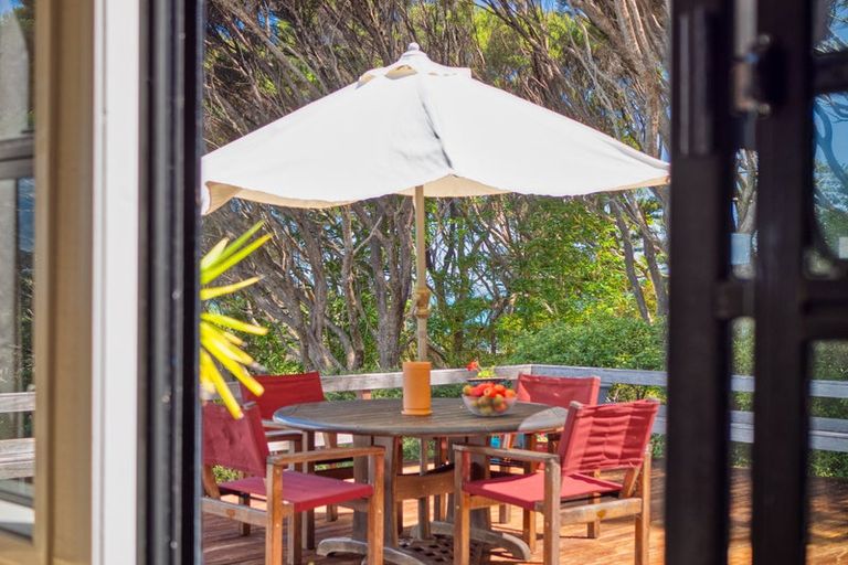 Photo of property in 37 Gilbert Mair Rise, Russell, 0272