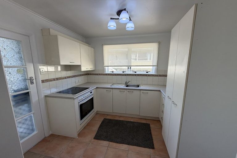 Photo of property in 10 Aotea Road, Glen Eden, Auckland, 0602
