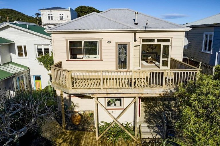 Photo of property in 9 Glendavar Street, Berhampore, Wellington, 6023