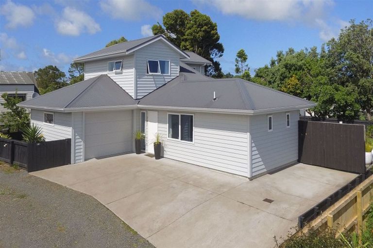 Photo of property in 28a Torkar Road, Clarks Beach, 2122