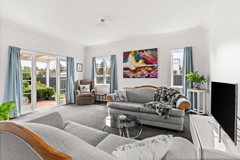 Photo of property in 1417 Woodstock Avenue, Mayfair, Hastings, 4122