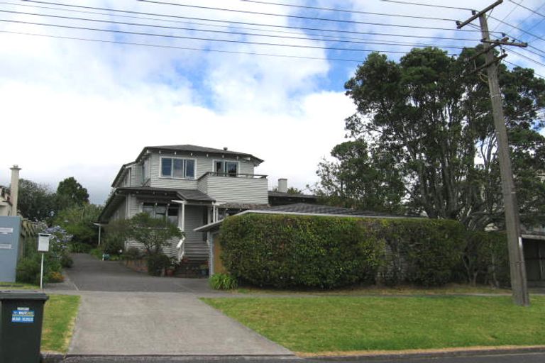 Photo of property in 26 Rangitoto Terrace, Milford, Auckland, 0620