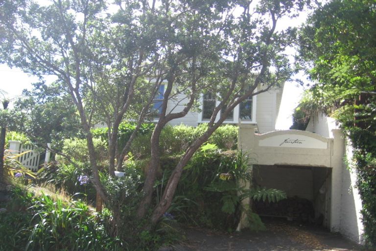 Photo of property in 14 Garfield Street, Brooklyn, Wellington, 6021