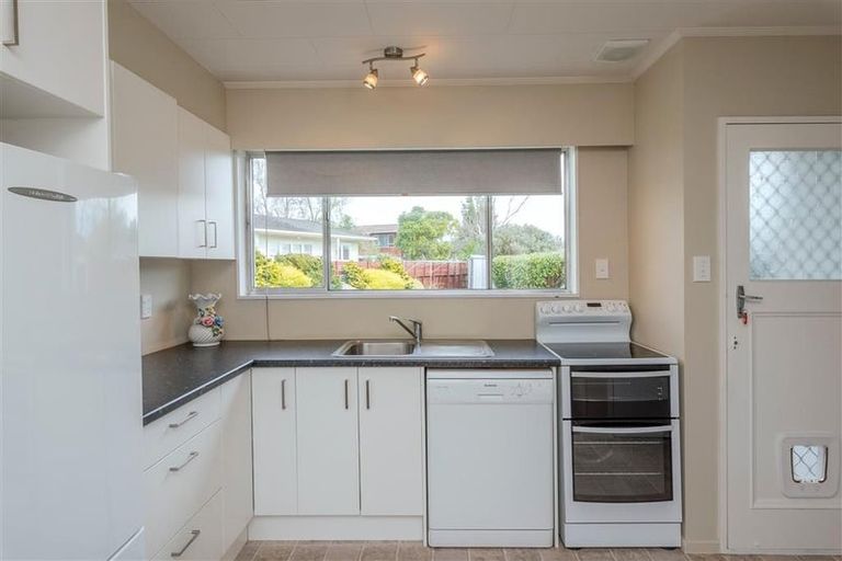 Photo of property in 22 Matai Street, Waikanae, 5036