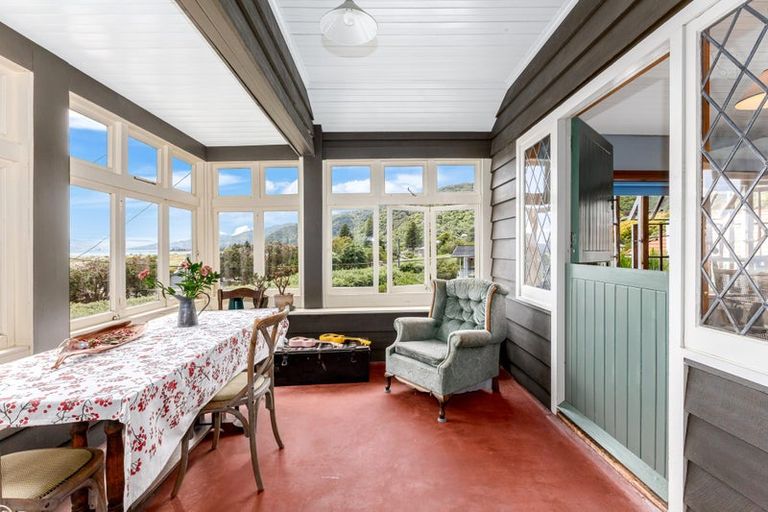 Photo of property in 455 Muritai Road, Eastbourne, Lower Hutt, 5013