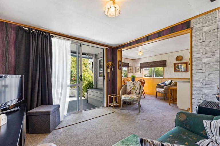 Photo of property in 4 Hugh Avenue, Hamurana, Rotorua, 3097