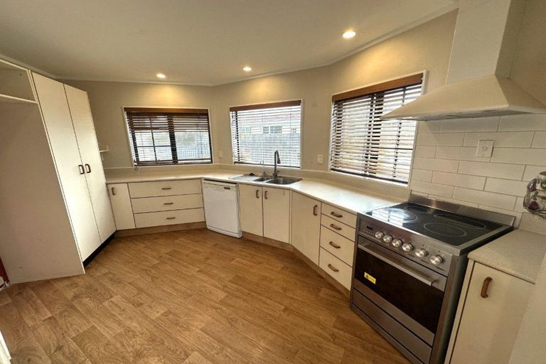 Photo of property in 4a Brett Place, Takaro, Palmerston North, 4412