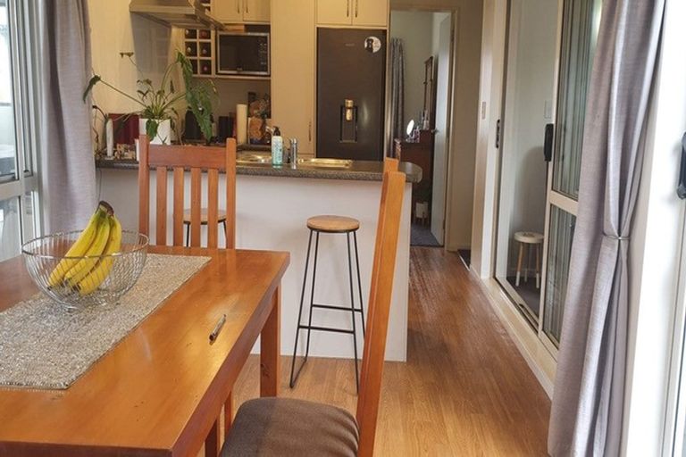 Photo of property in 81a Percy Kinsman Crescent, Riverstone Terraces, Upper Hutt, 5018