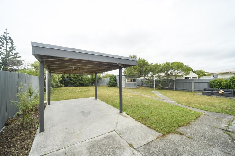 Photo of property in 17 Peters Avenue, Cloverlea, Palmerston North, 4412