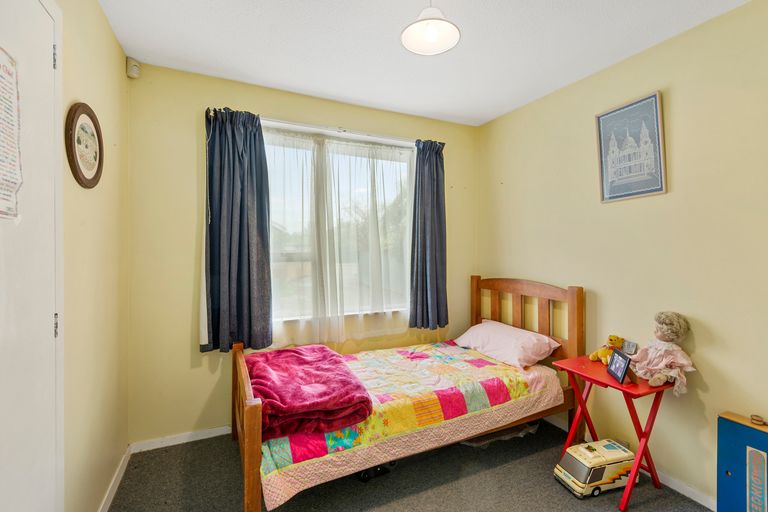 Photo of property in 49 Oakley Crescent, Hornby, Christchurch, 8042