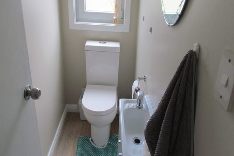 Photo of property in 1/20 Tetrarch Place, Totara Vale, Auckland, 0629